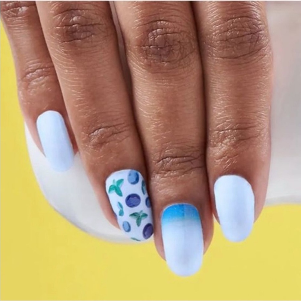 *Retired* Color Street: Berry Sweet | Pastel Blue Summer Spring Gradient Pale - Picture 9 of 11